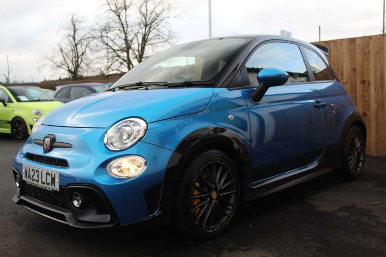 2023 ABARTH 695 2023 ABARTH 695