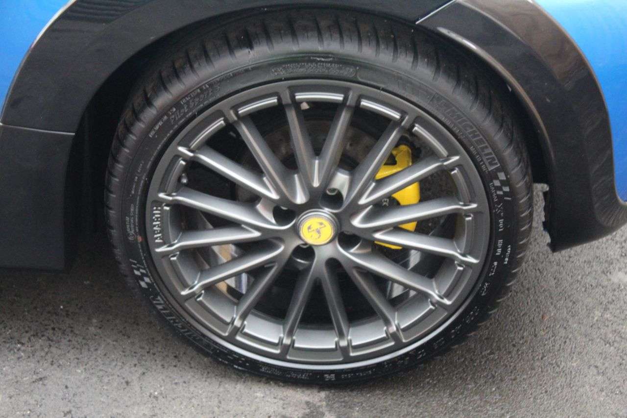 2023 ABARTH 695 2023 ABARTH 695