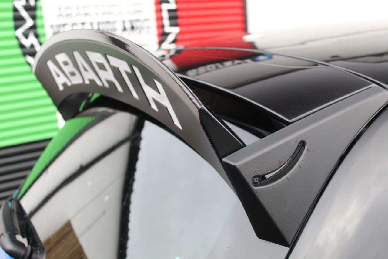 2023 ABARTH 695 2023 ABARTH 695