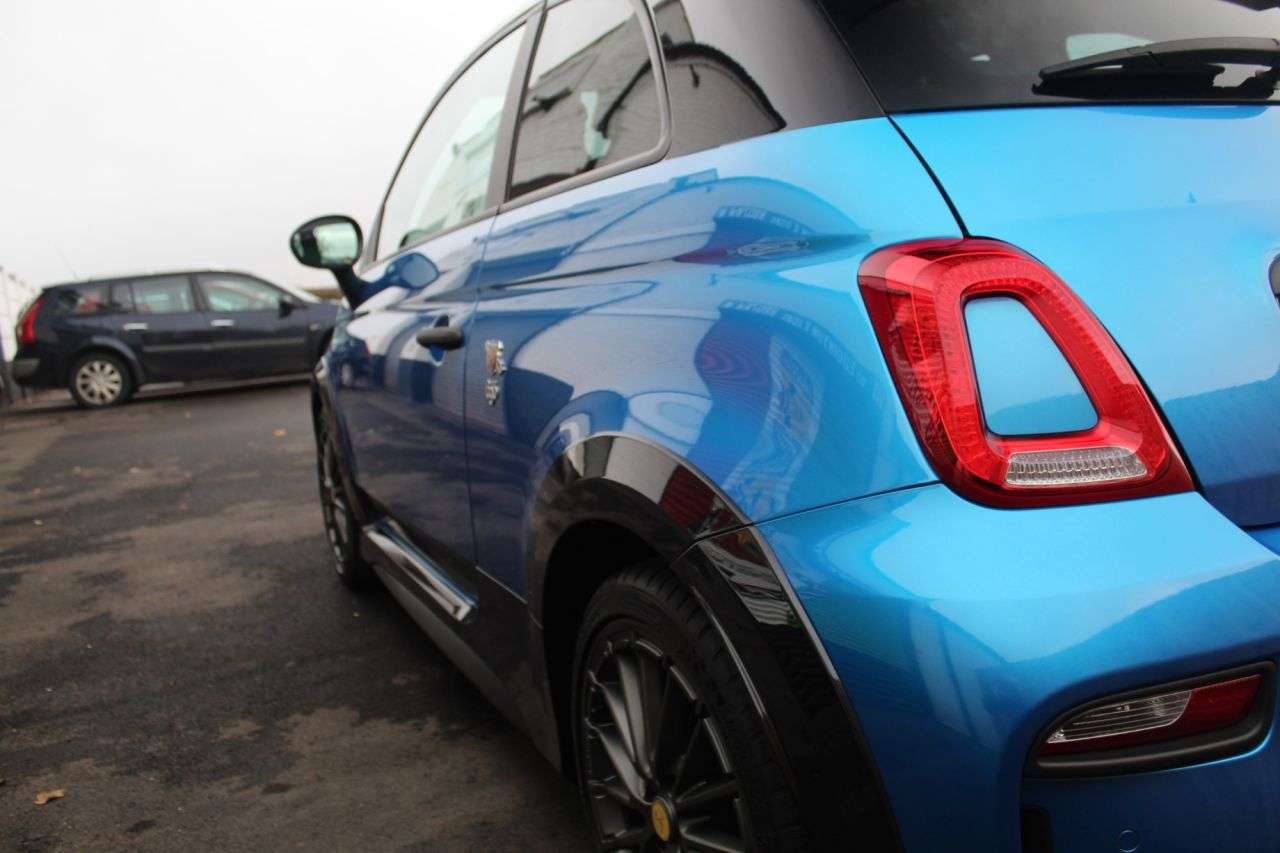 2023 ABARTH 695 2023 ABARTH 695