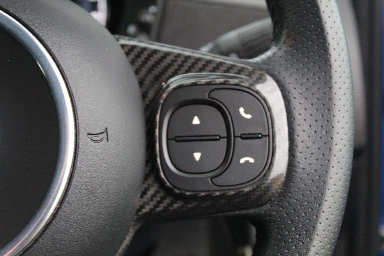 2023 ABARTH 695 2023 ABARTH 695