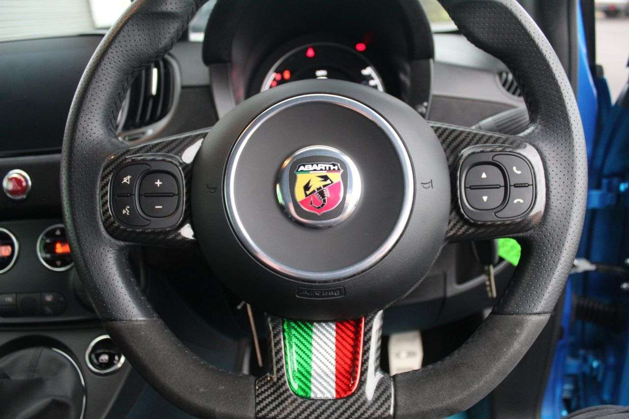 2023 ABARTH 695 2023 ABARTH 695