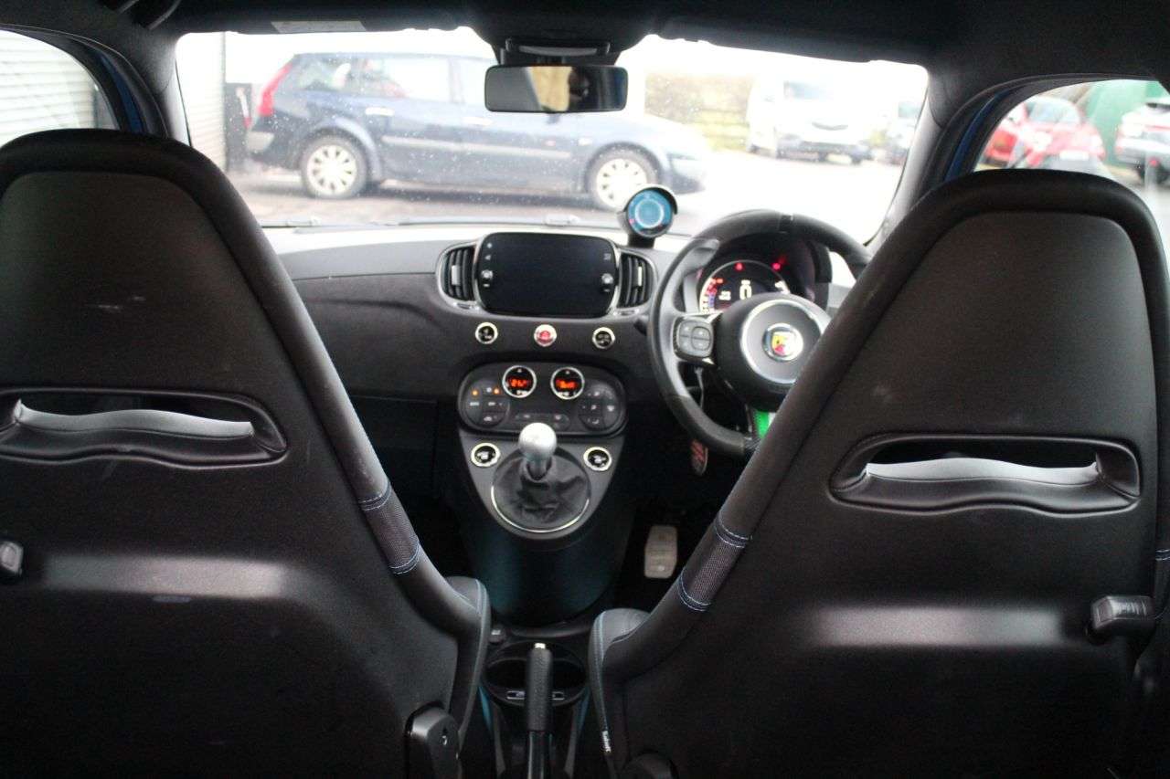 2023 ABARTH 695 2023 ABARTH 695