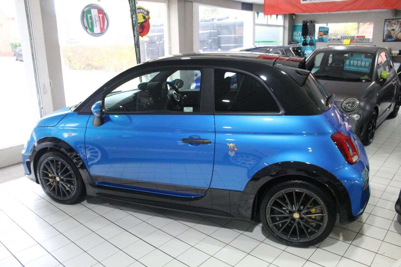 2023 ABARTH 695 2023 ABARTH 695