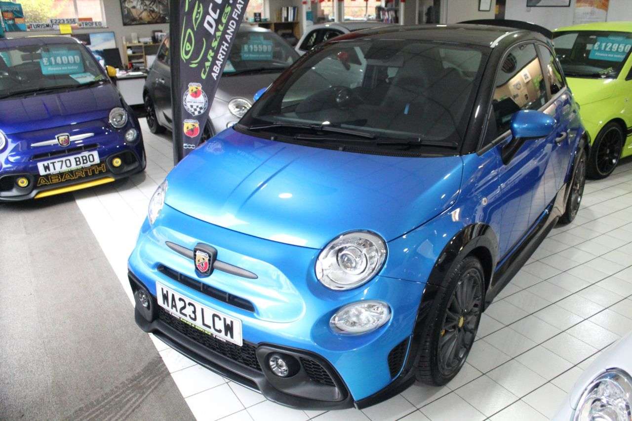 2023 ABARTH 695 2023 ABARTH 695