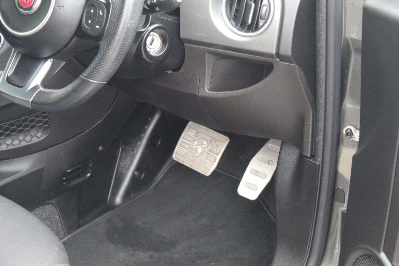 2017 ABARTH 595 2017 ABARTH 595