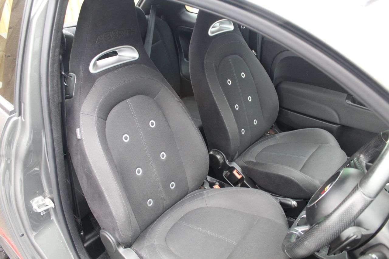 2017 ABARTH 595 2017 ABARTH 595