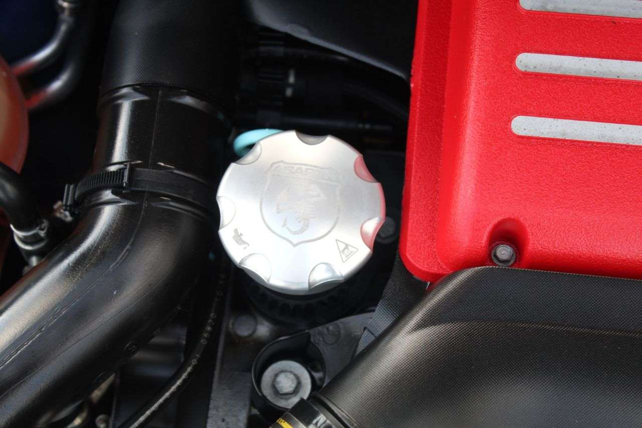 2020 ABARTH 695 2020 ABARTH 695