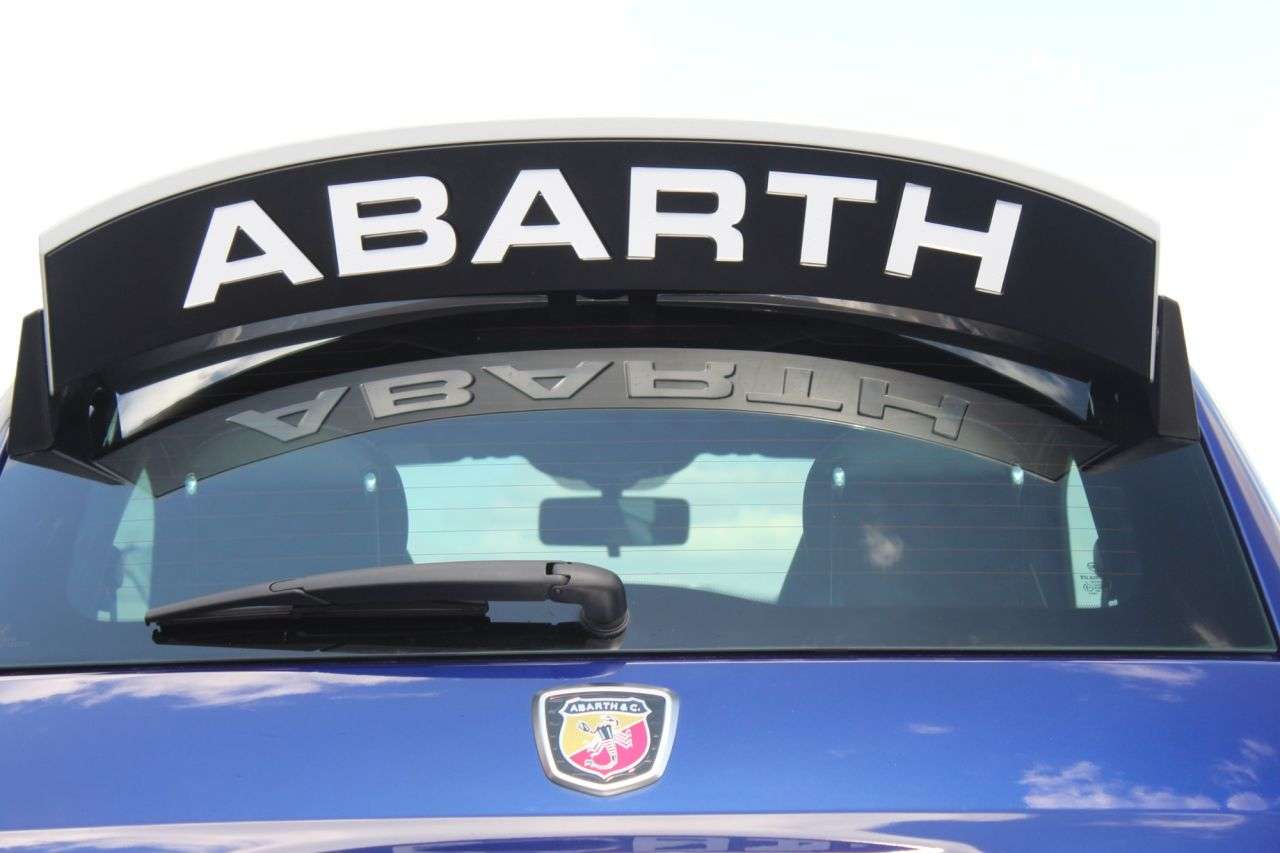 2020 ABARTH 695 2020 ABARTH 695