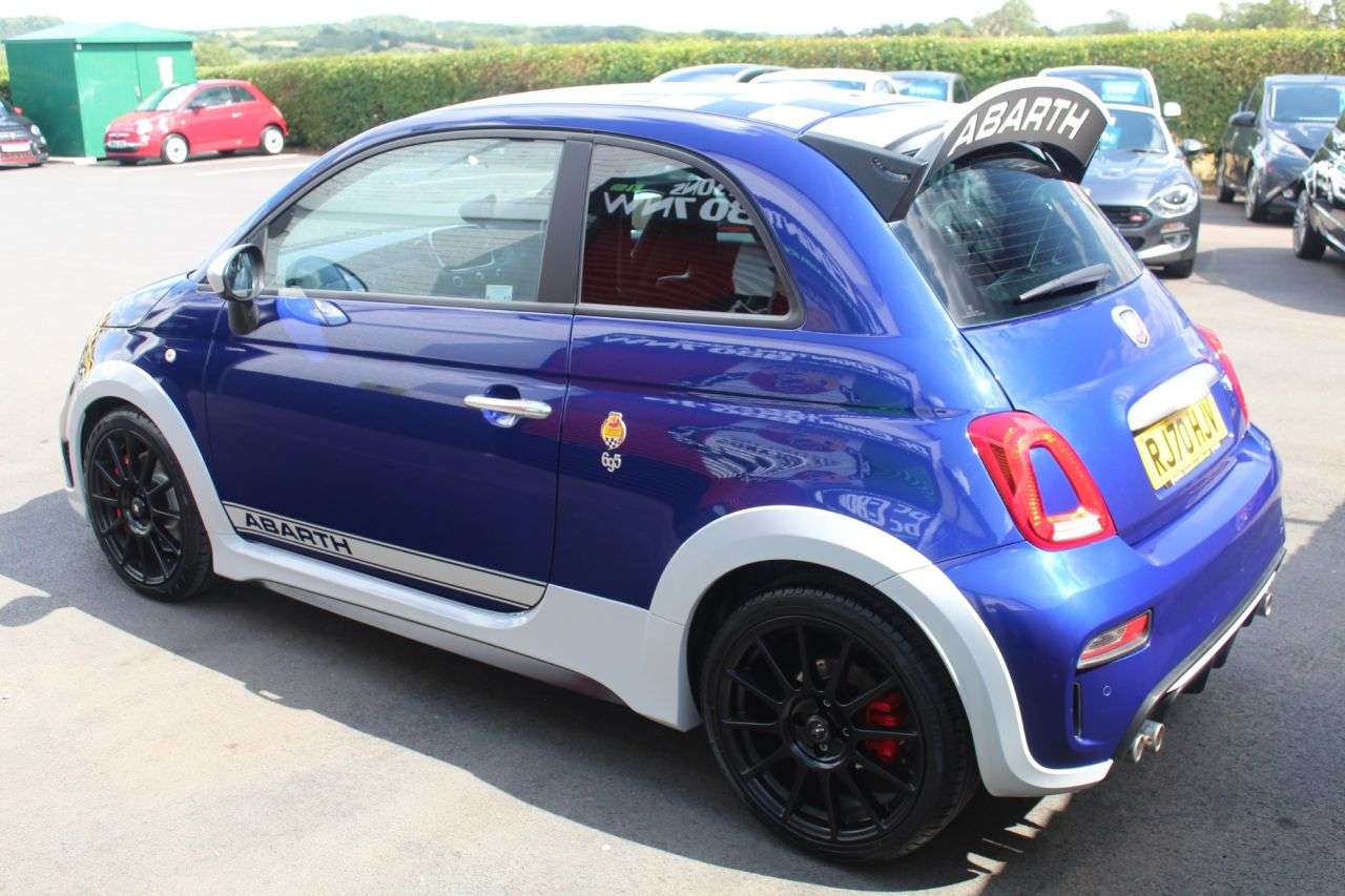 2020 ABARTH 695 2020 ABARTH 695