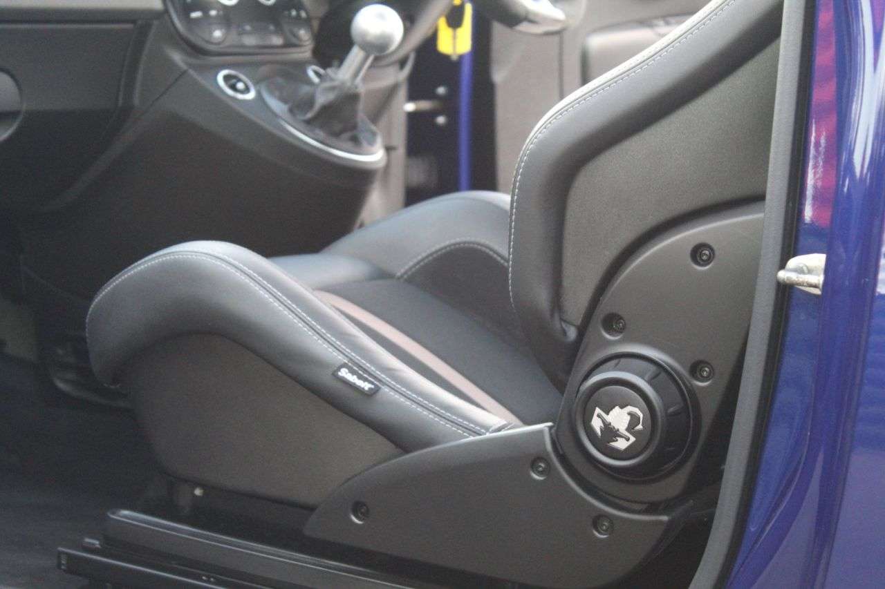 2020 ABARTH 695 2020 ABARTH 695