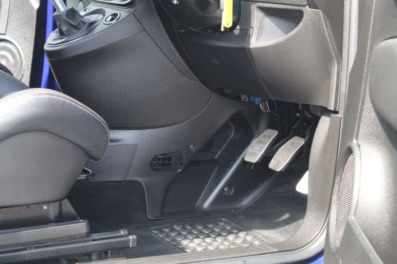 2020 ABARTH 695 2020 ABARTH 695