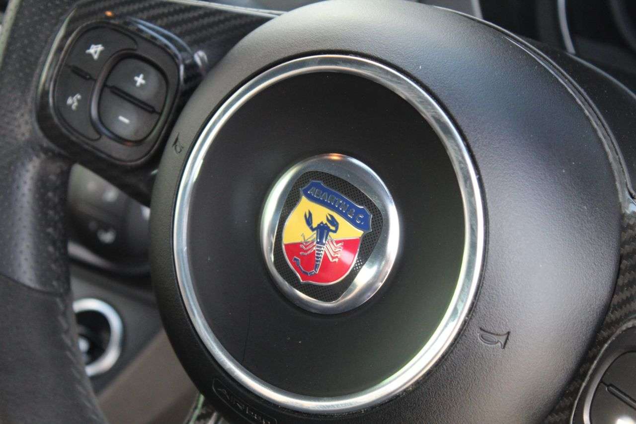 2020 ABARTH 695 2020 ABARTH 695