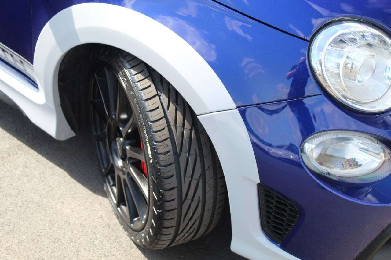 2020 ABARTH 695 2020 ABARTH 695