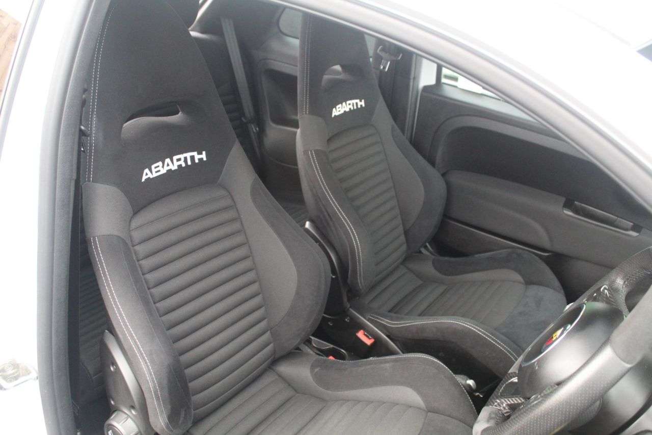 2022 ABARTH 595 2022 ABARTH 595