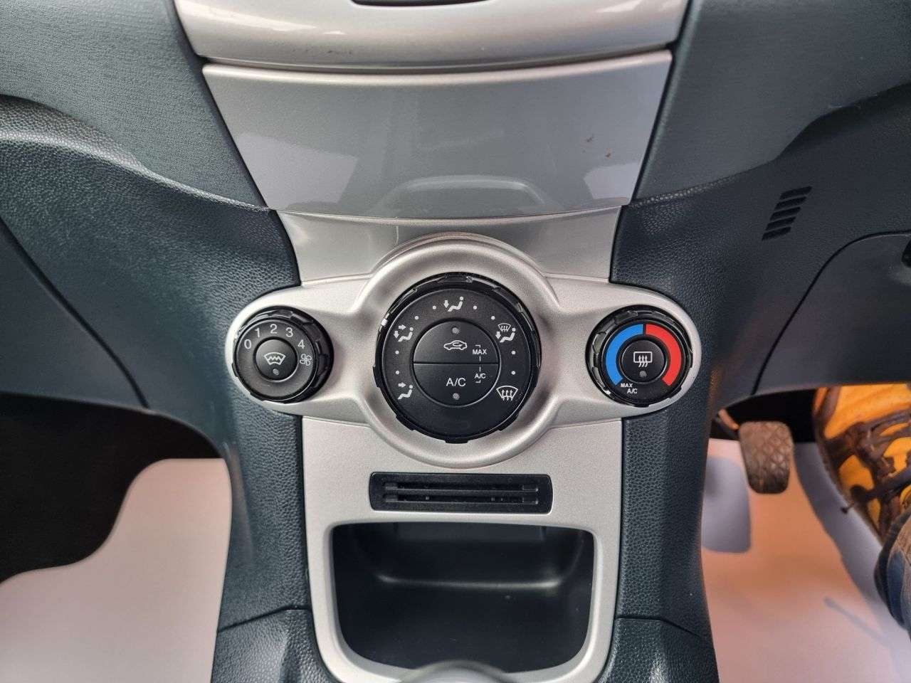 2010 FORD FIESTA 2010 FORD FIESTA