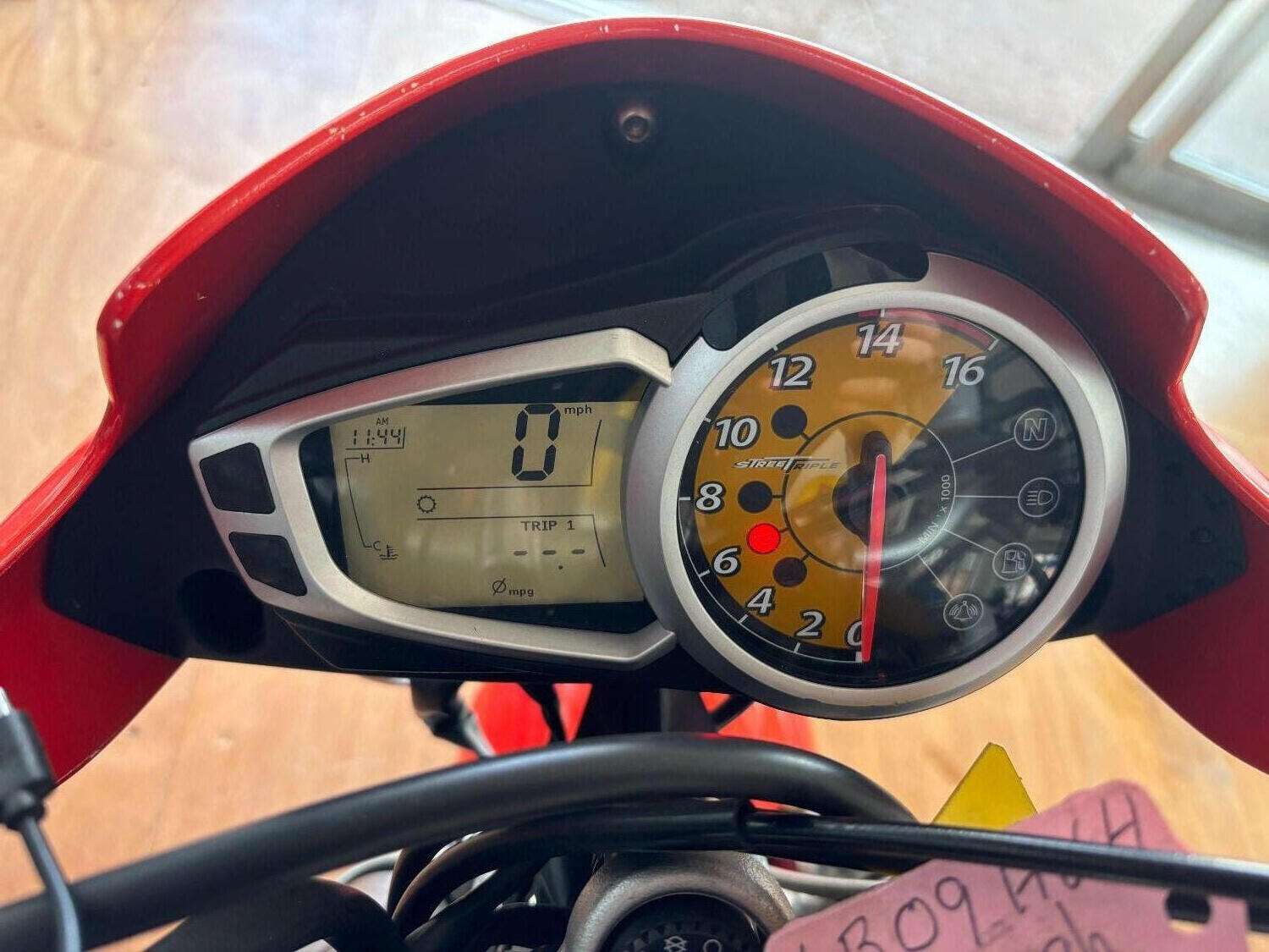 2009 TRIUMPH STREET TRIPLE 675 2009 TRIUMPH STREET TRIPLE 675