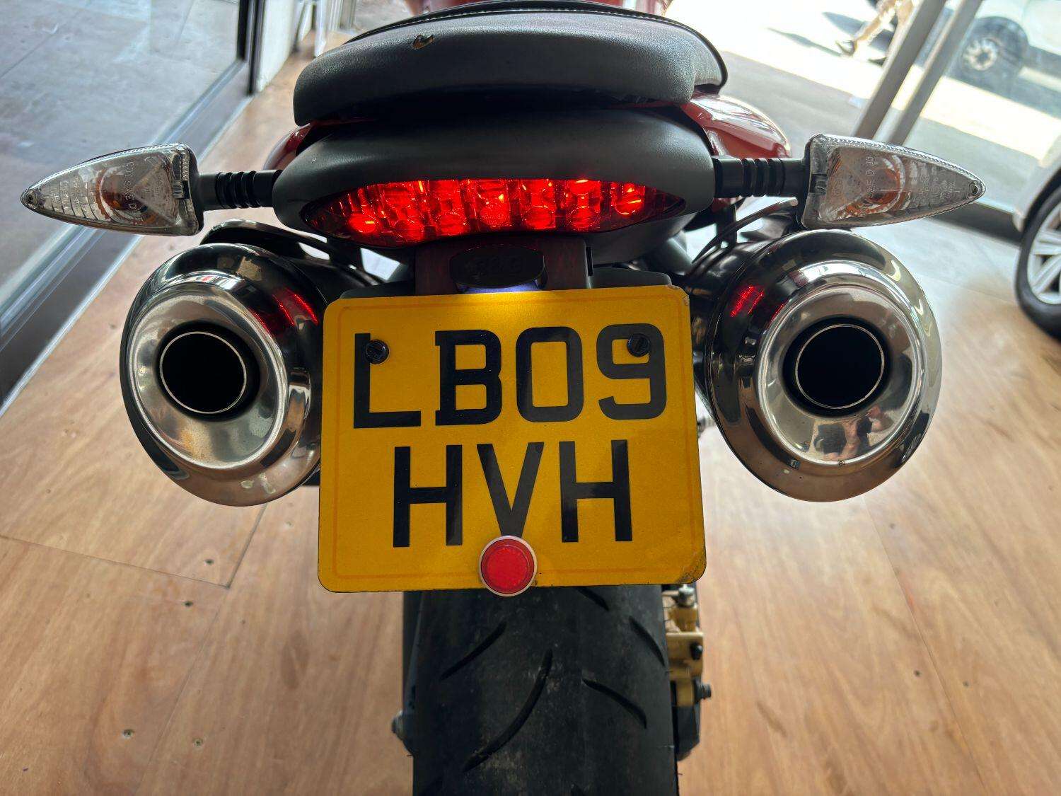 2009 TRIUMPH STREET TRIPLE 675 2009 TRIUMPH STREET TRIPLE 675